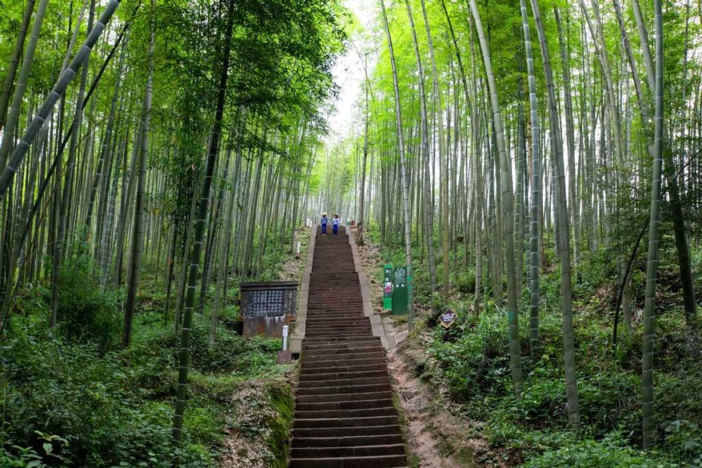 mengapa china dijuluki sebagai negeri tirai bambu