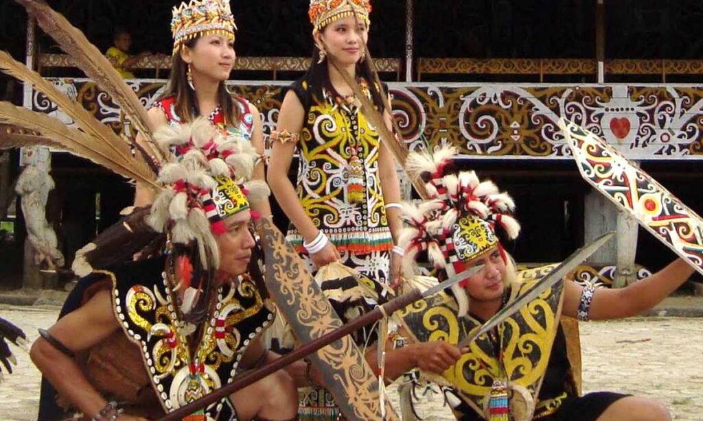 Pakaian Adat Dayak