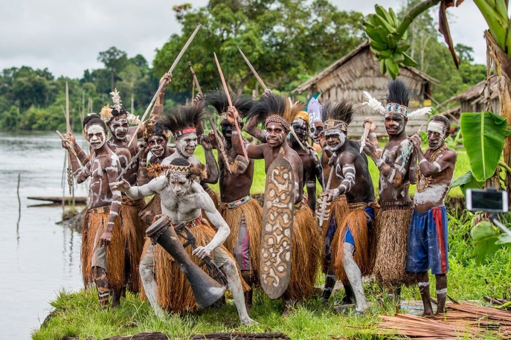 Pakaian Suku papua Asmat